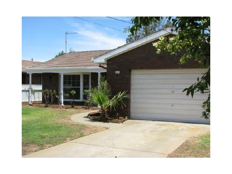 14 Eyre Street, Lake Albert NSW 2650