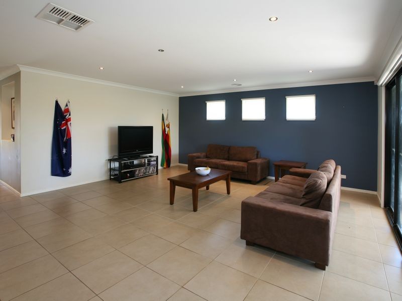 10 Budawang Place, Tatton NSW 2650