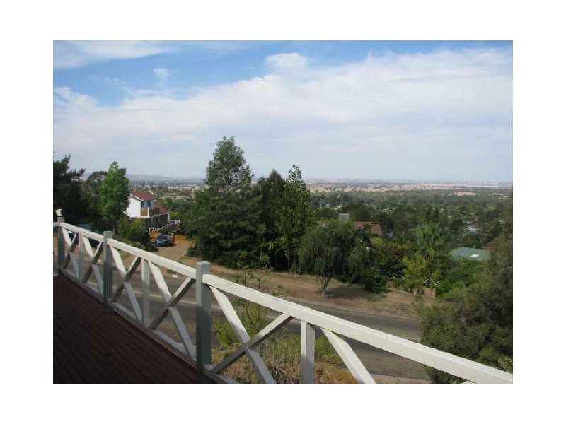 102 Stanley Street, Kooringal NSW 2650