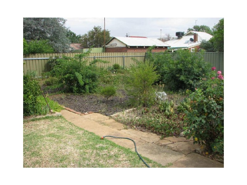 6 Docker Street, Wagga Wagga NSW 2650