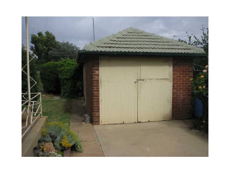 6 Docker Street, Wagga Wagga NSW 2650