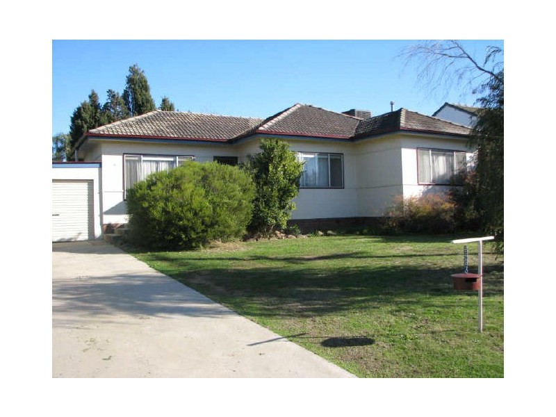 5 Ziegler Avenue, Kooringal NSW 2650