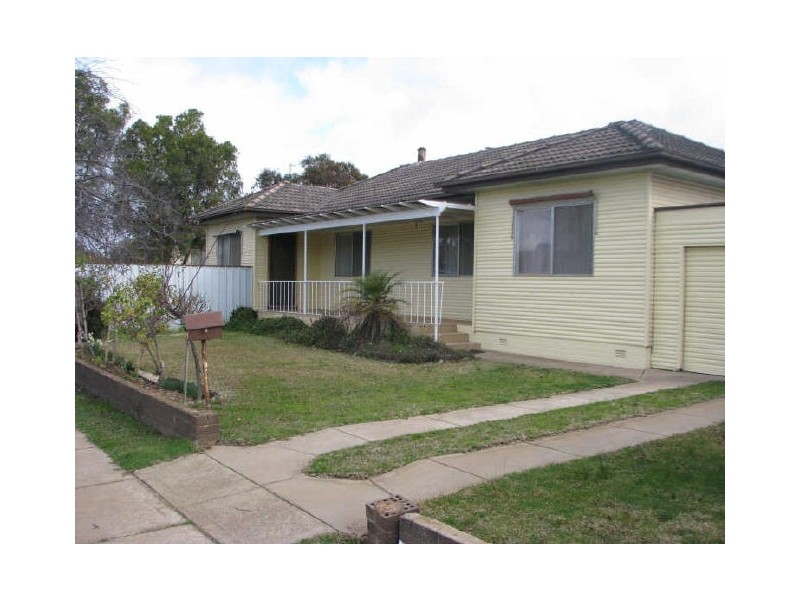 43 Tichborne Crescent, Kooringal NSW 2650