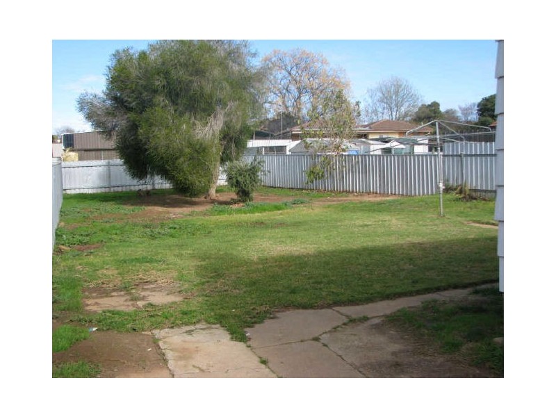 42 Blakemore Street, Wagga Wagga NSW 2650