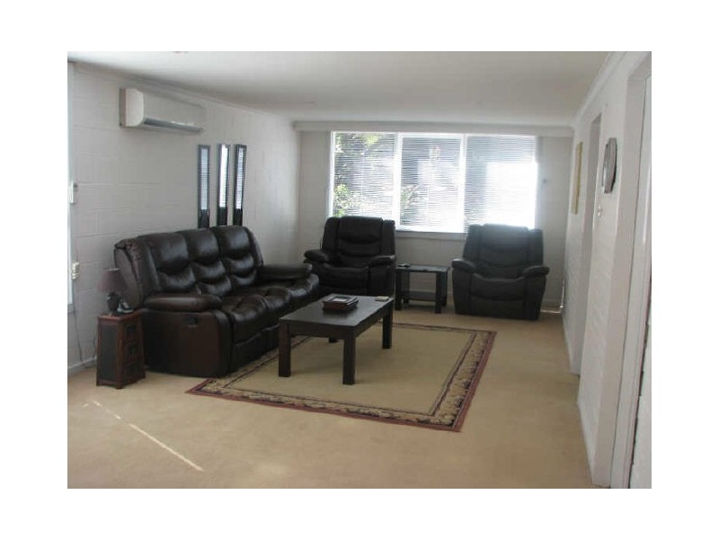 13 Churchill Avenue, Kooringal NSW 2650