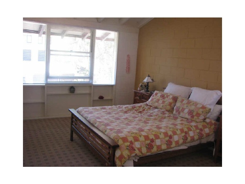 13 Churchill Avenue, Kooringal NSW 2650