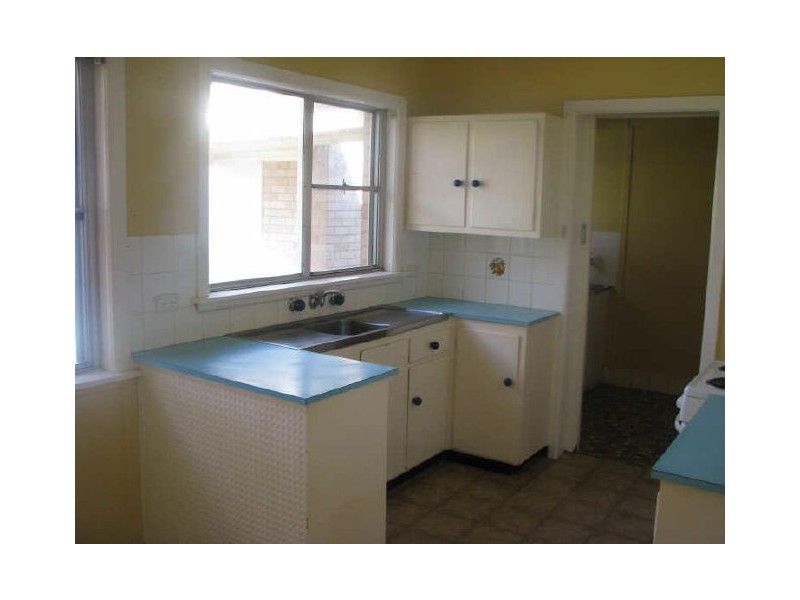 10 Walteela Avenue, Mount Austin NSW 2650