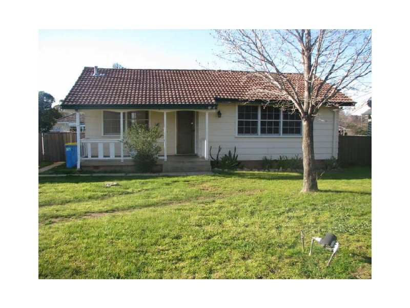 3 Baird Avenue, Kooringal NSW 2650