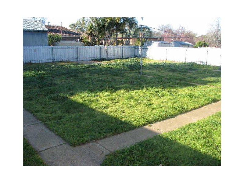 3 Baird Avenue, Kooringal NSW 2650