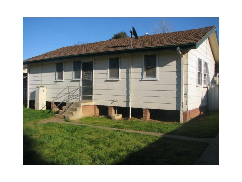 3 Baird Avenue, Kooringal NSW 2650