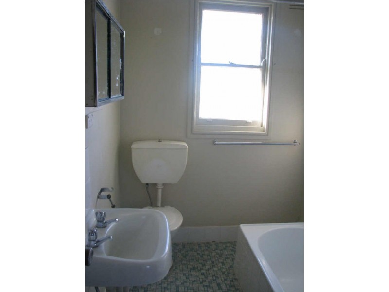 3 Baird Avenue, Kooringal NSW 2650