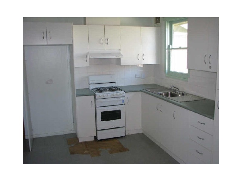 6 Chifley Crescent, Kooringal NSW 2650