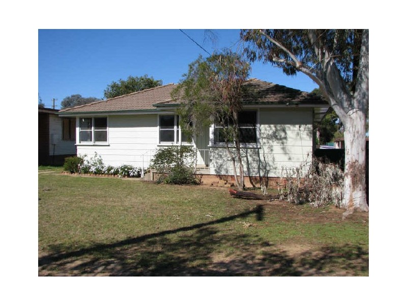 6 Chifley Crescent, Kooringal NSW 2650