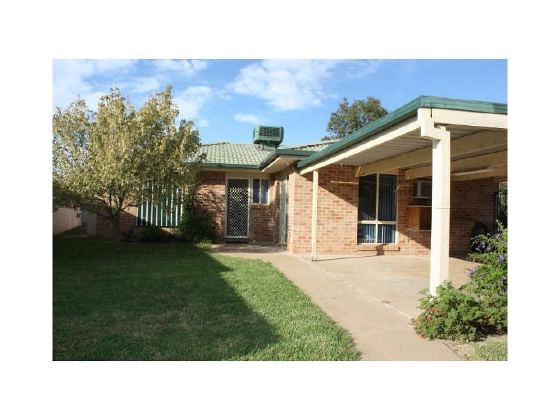 18 Eldershaw Drive, Forest Hill NSW 2651