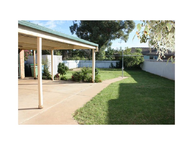 18 Eldershaw Drive, Forest Hill NSW 2651