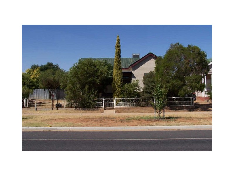 18 Broadway Street, Junee NSW 2663