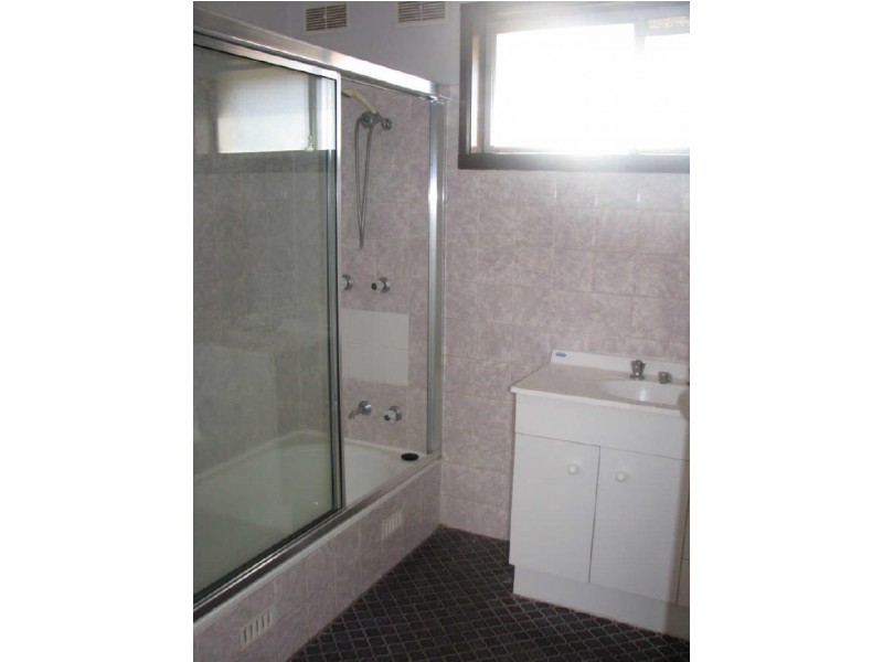 448 Lake Albert Road, Lake Albert NSW 2650