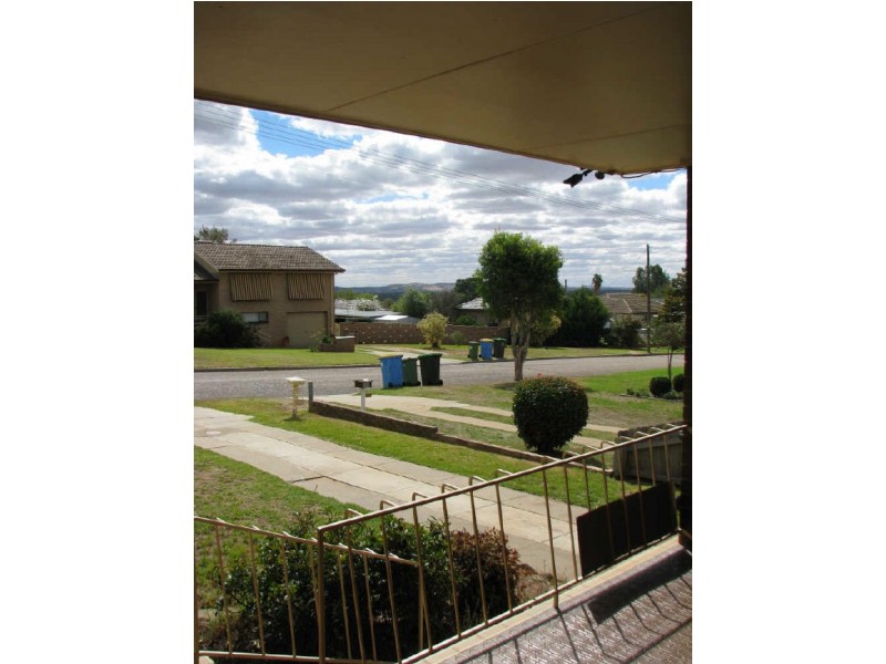 29 Waranga Avenue, Mount Austin NSW 2650