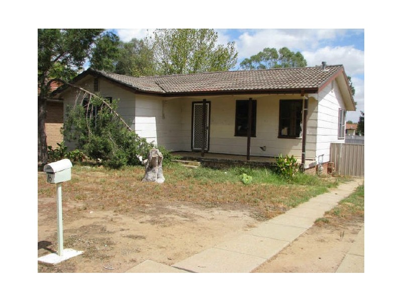 16 Warren Place, Mount Austin NSW 2650