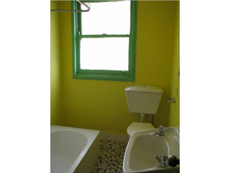 16 Warren Place, Mount Austin NSW 2650