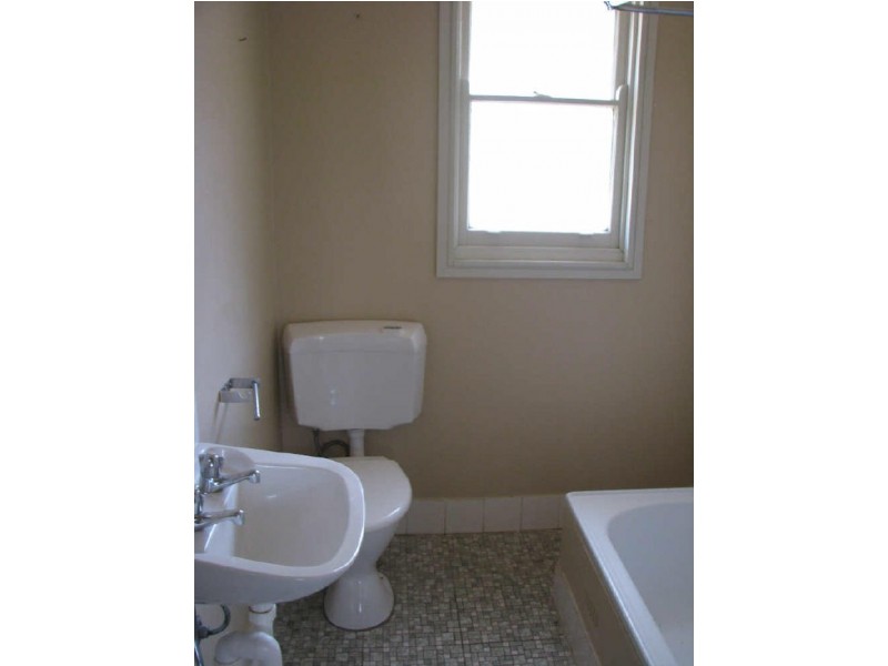 25 Ziegler Avenue, Kooringal NSW 2650