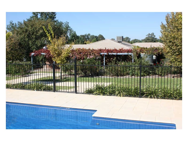 6 Featherwood Drive, Wagga Wagga NSW 2650