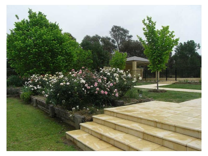 6 Featherwood Drive, Wagga Wagga NSW 2650