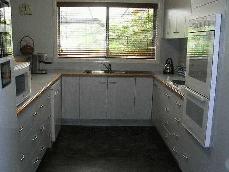 6 Featherwood Drive, Wagga Wagga NSW 2650