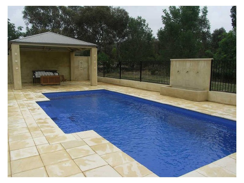 6 Featherwood Drive, Wagga Wagga NSW 2650