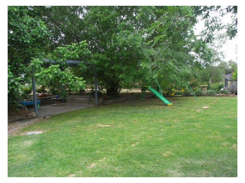 6 Featherwood Drive, Wagga Wagga NSW 2650