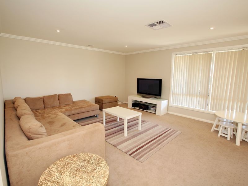 2/4 Quandong Place, Forest Hill NSW 2651