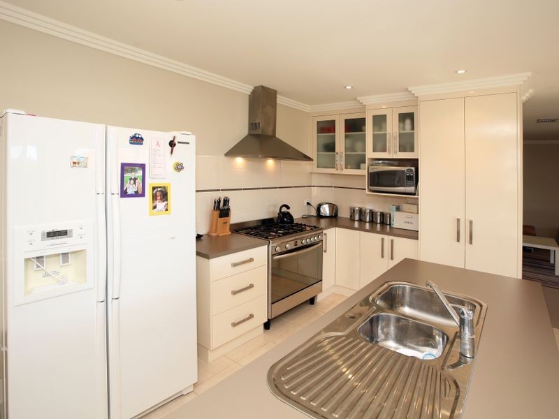 2/4 Quandong Place, Forest Hill NSW 2651