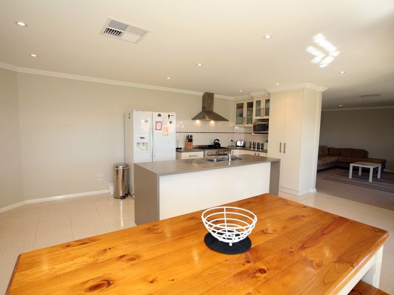 2/4 Quandong Place, Forest Hill NSW 2651