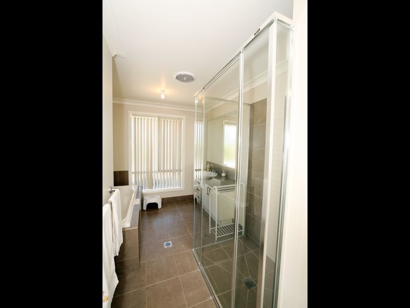 2/4 Quandong Place, Forest Hill NSW 2651