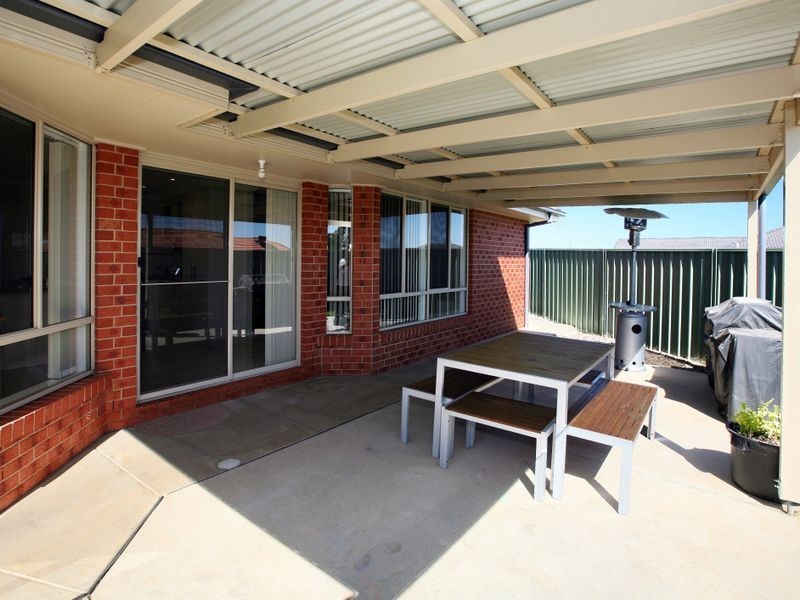 2/4 Quandong Place, Forest Hill NSW 2651
