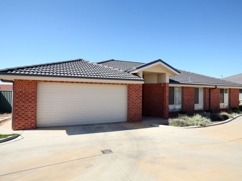 2/4 Quandong Place, Forest Hill NSW 2651