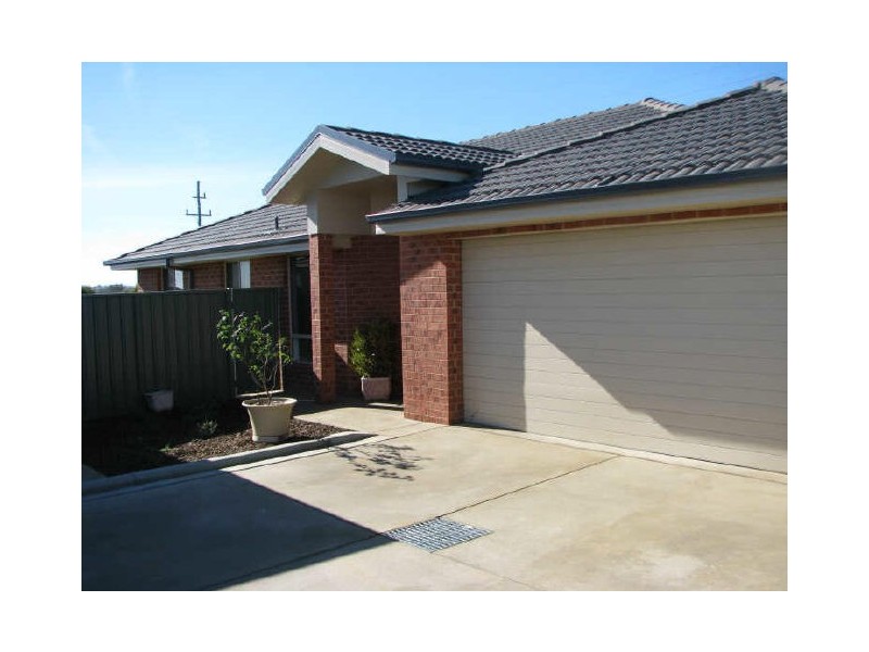 2/4 Quandong Place, Forest Hill NSW 2651