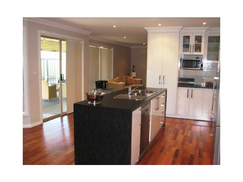 2/4 Quandong Place, Forest Hill NSW 2651