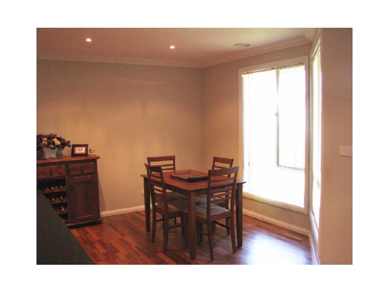 2/4 Quandong Place, Forest Hill NSW 2651