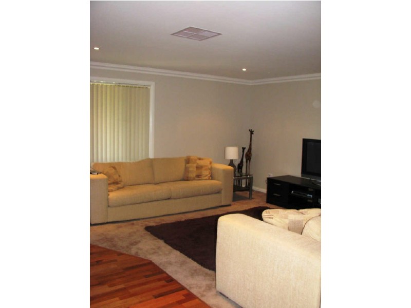 2/4 Quandong Place, Forest Hill NSW 2651