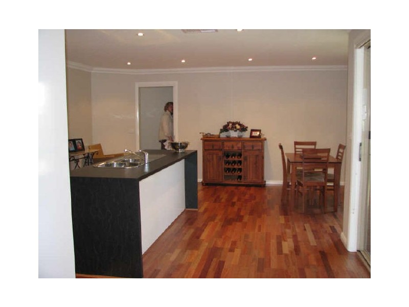 2/4 Quandong Place, Forest Hill NSW 2651
