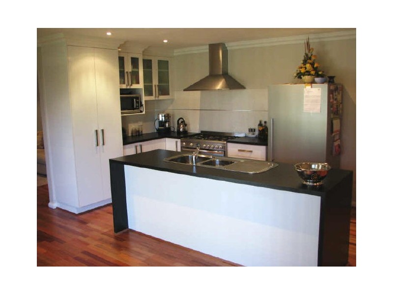 2/4 Quandong Place, Forest Hill NSW 2651