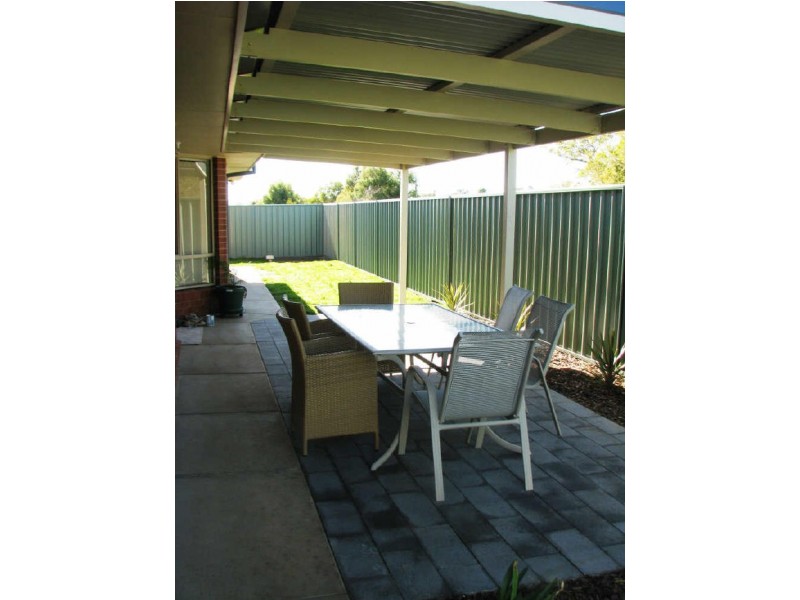 2/4 Quandong Place, Forest Hill NSW 2651
