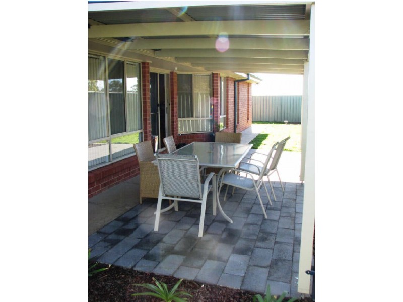 2/4 Quandong Place, Forest Hill NSW 2651