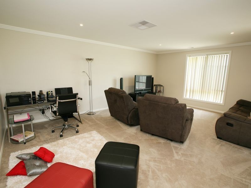 1/5 Quandong Place, Forest Hill NSW 2651