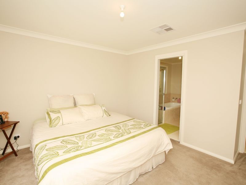 1/5 Quandong Place, Forest Hill NSW 2651
