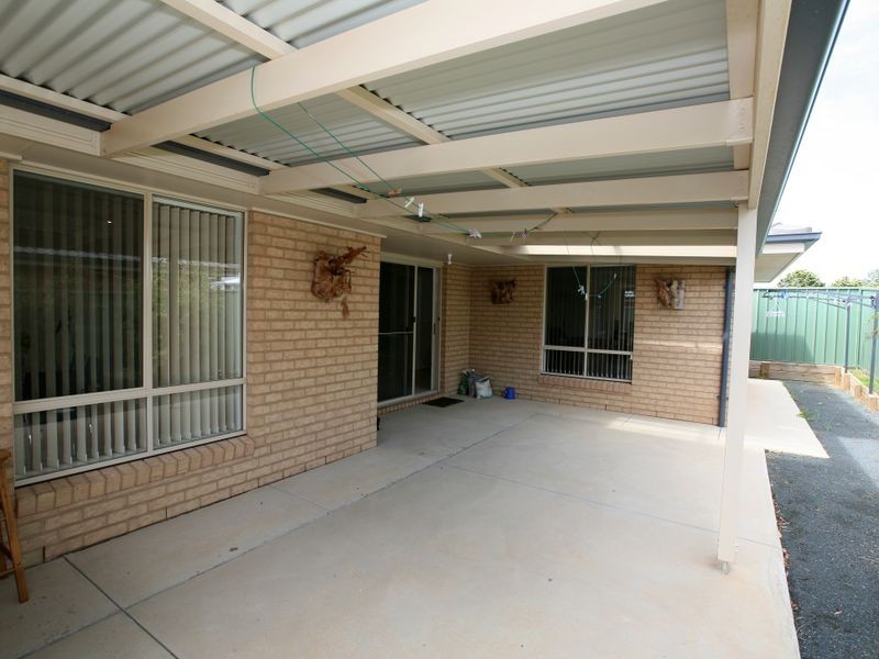 1/5 Quandong Place, Forest Hill NSW 2651