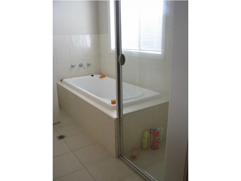 2/5 Quandong Place, Forest Hill NSW 2651