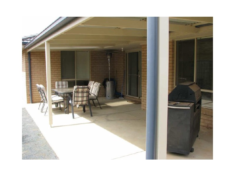 2/5 Quandong Place, Forest Hill NSW 2651