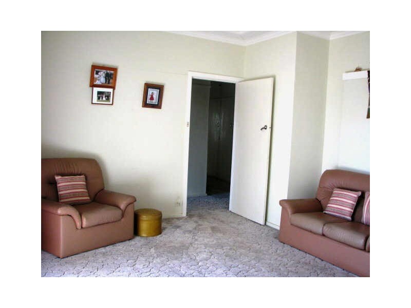10 John Street, Kooringal NSW 2650